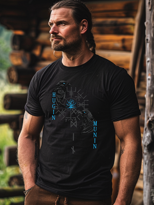 Frontansicht eines Wikinger T-Shirts mit Odins Raben, nordischen Runen und Schrift