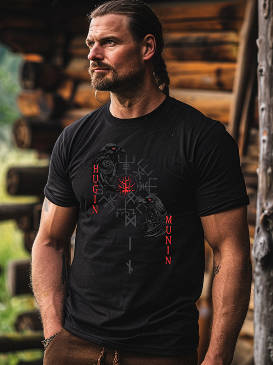 Frontansicht eines Wikinger T-Shirts mit Odins Raben, nordischen Runen und Schrift