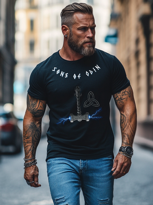 Mjoelnirs Macht Wikinger T-Shirt von Vorne