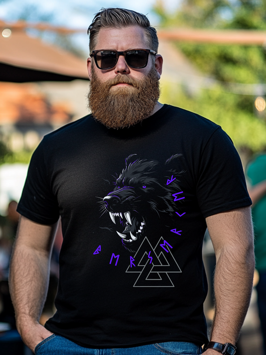 Frontansicht eines Wikinger T-Shirts mit  wildem Baer, nordischen Runen und Schrift